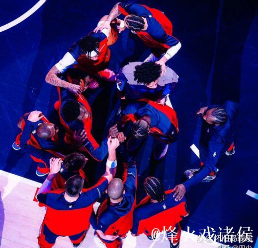 东部榜首球队赛前热舞，一群活力满满的大男孩